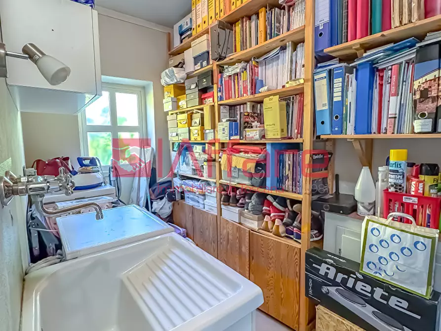 Immagine 25 di Villa in vendita  a Montecatini Terme