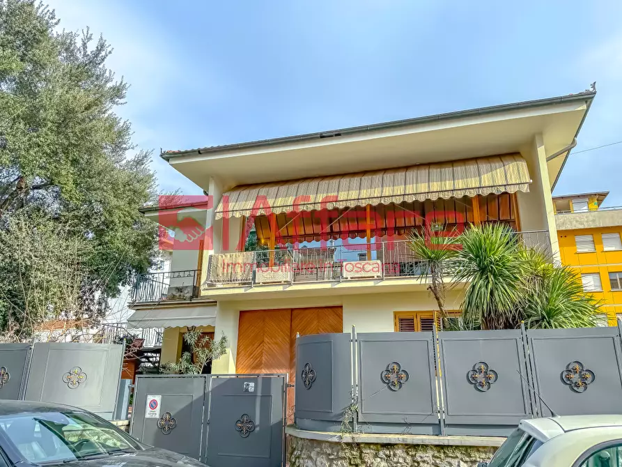 Immagine 4 di Villa in vendita  a Montecatini Terme