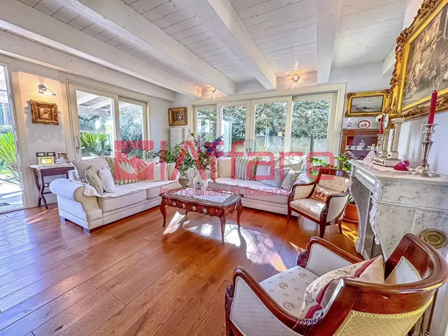 Immagine 2 di Villa in vendita  a Montecatini Terme