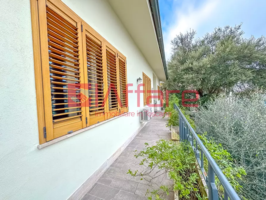Immagine 6 di Villa in vendita  a Montecatini Terme