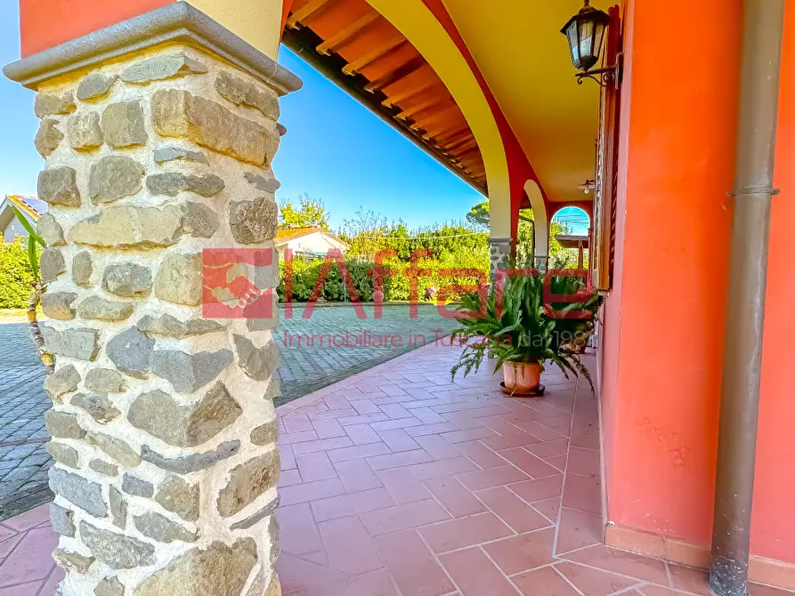 Immagine 9 di Villa in vendita  a Massa E Cozzile