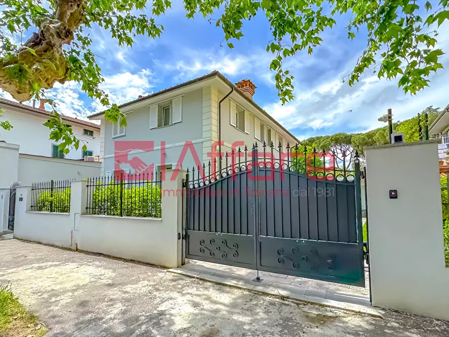 Immagine 1 di Villa in vendita  a Montecatini Terme