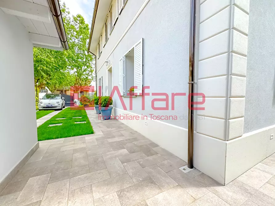 Immagine 8 di Villa in vendita  a Montecatini Terme