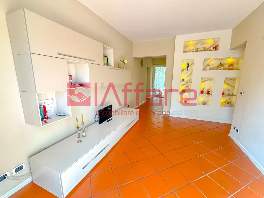 Immagine 10 di Appartamento in vendita  a Massa E Cozzile