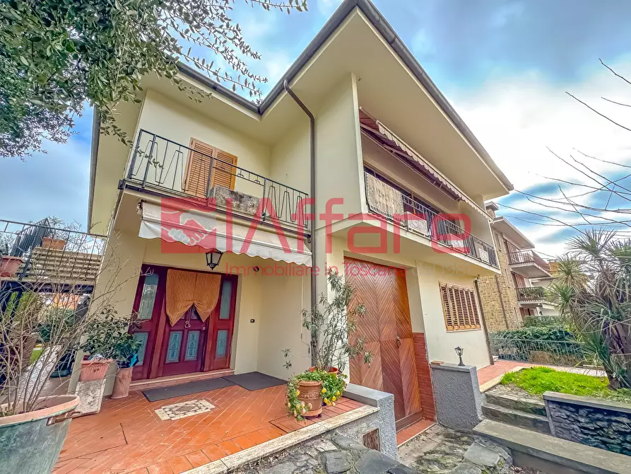 Immagine 2 di Villa in vendita  a Montecatini Terme