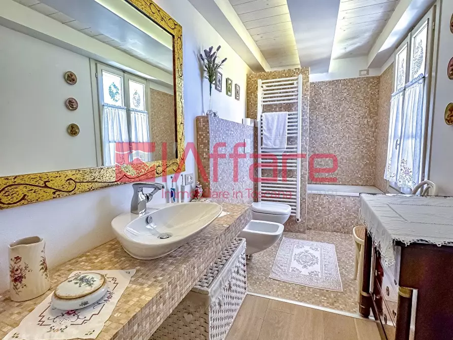 Immagine 52 di Villa in vendita  a Montecatini Terme