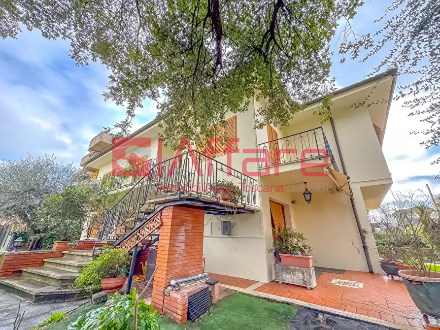 Immagine 3 di Villa in vendita  a Montecatini Terme