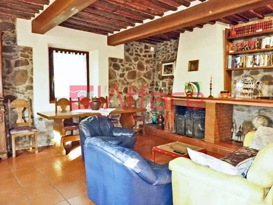 Immagine 4 di Rustico / casale in vendita  a Massa E Cozzile
