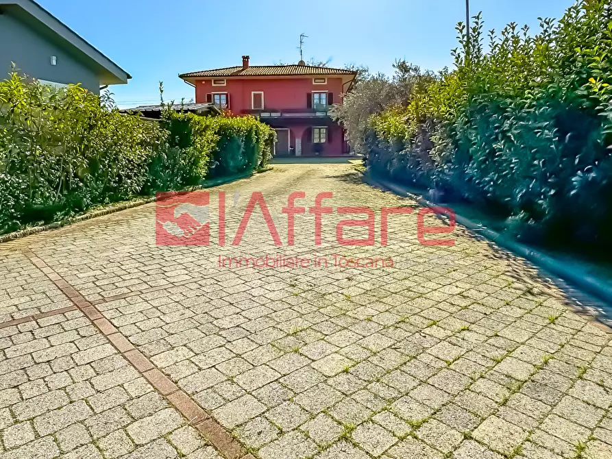 Immagine 4 di Villa in vendita  a Massa E Cozzile