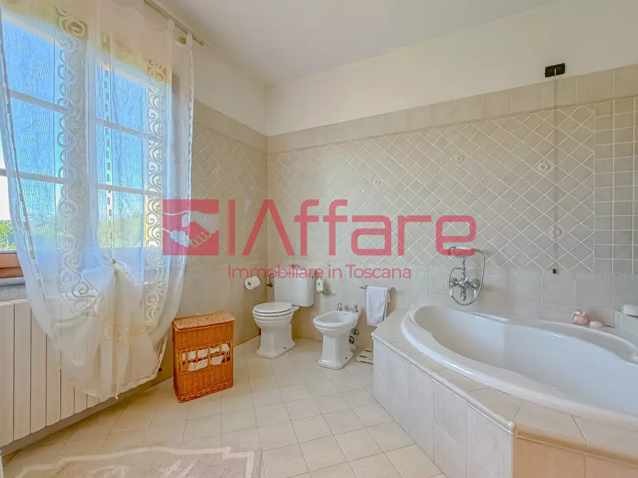 Immagine 50 di Villa in vendita  a Massa E Cozzile