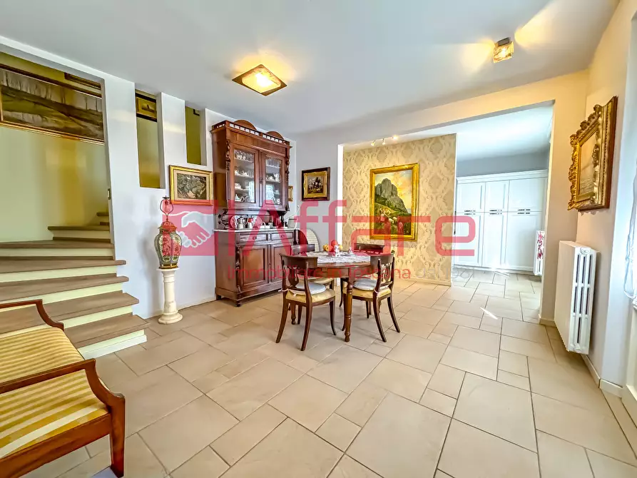 Immagine 10 di Villa in vendita  a Montecatini Terme