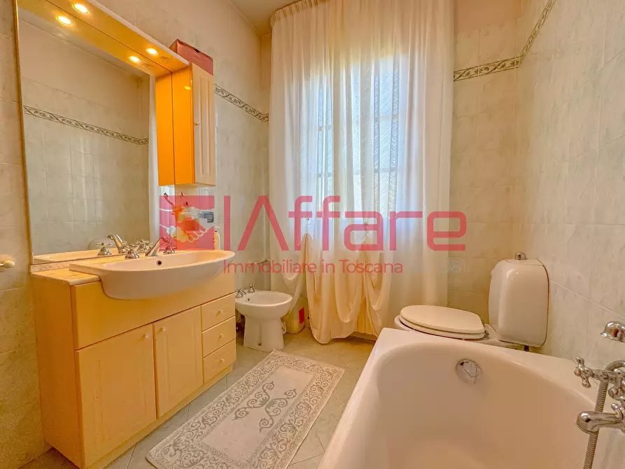 Immagine 52 di Villa in vendita  a Massa E Cozzile