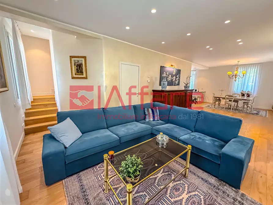 Immagine 15 di Villa in vendita  a Montecatini Terme