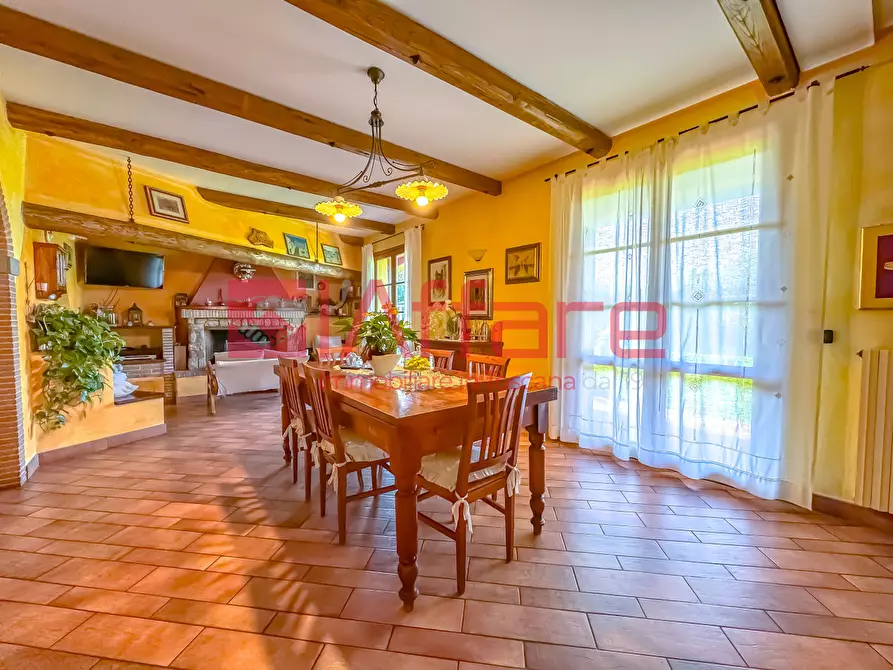 Immagine 21 di Villa in vendita  a Massa E Cozzile