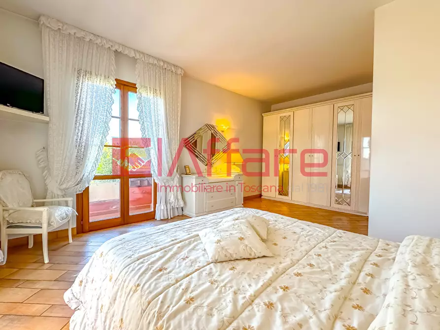 Immagine 36 di Villa in vendita  a Massa E Cozzile