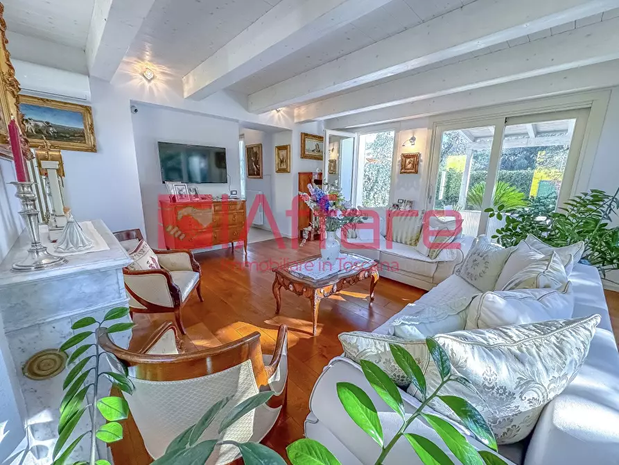 Immagine 4 di Villa in vendita  a Montecatini Terme