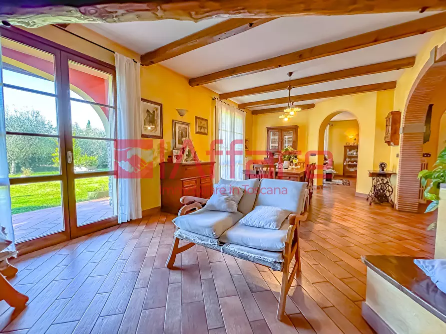 Immagine 27 di Villa in vendita  a Massa E Cozzile