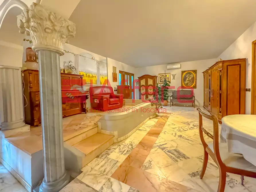 Immagine 31 di Villa in vendita  a Montecatini Terme