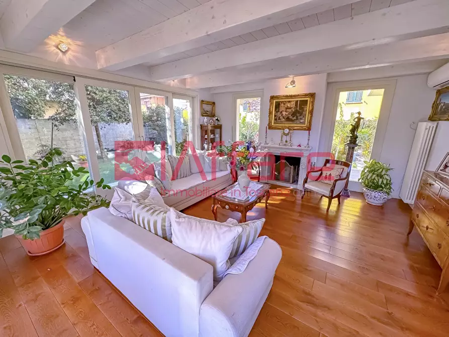 Immagine 5 di Villa in vendita  a Montecatini Terme