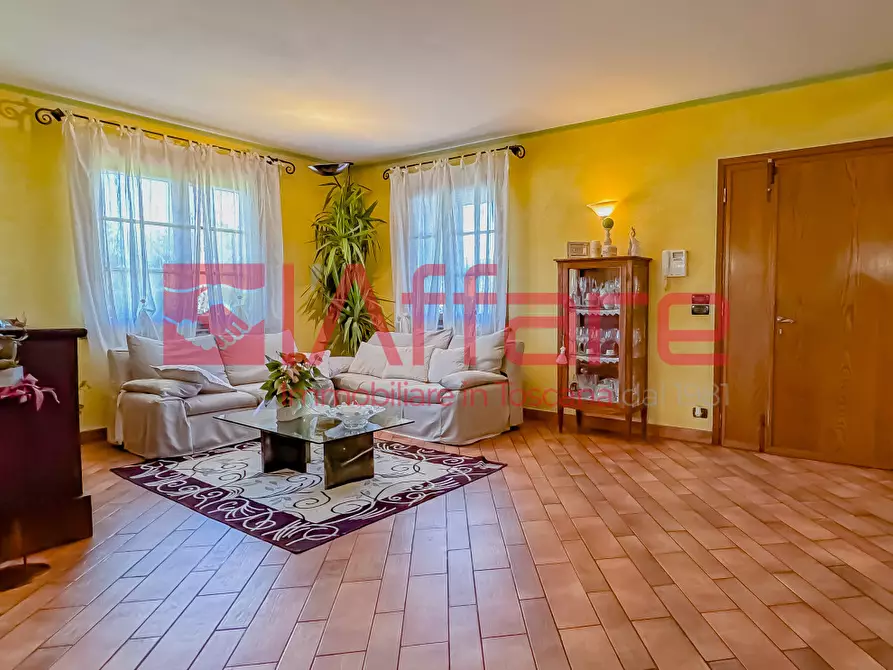 Immagine 20 di Villa in vendita  a Massa E Cozzile