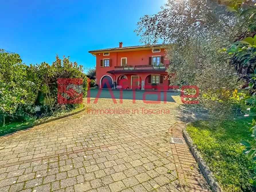 Immagine 5 di Villa in vendita  a Massa E Cozzile