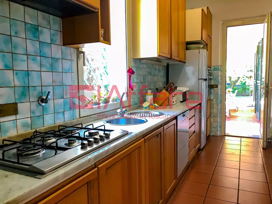 Immagine 7 di Villa in vendita  a Montecatini Terme