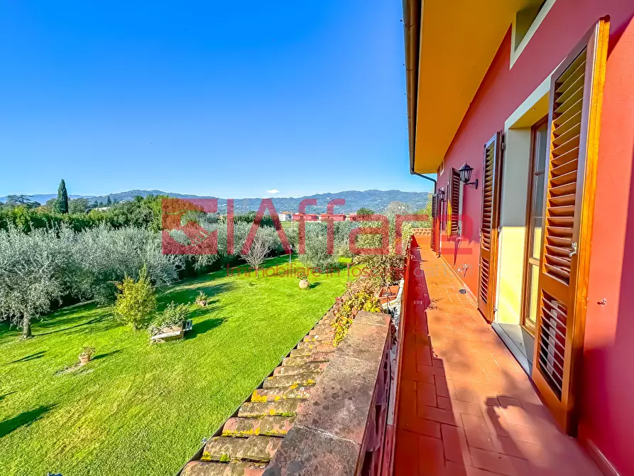 Immagine 53 di Villa in vendita  a Massa E Cozzile