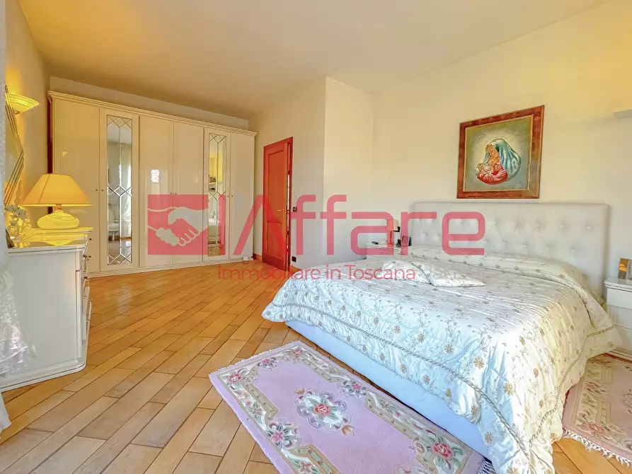 Immagine 39 di Villa in vendita  a Massa E Cozzile