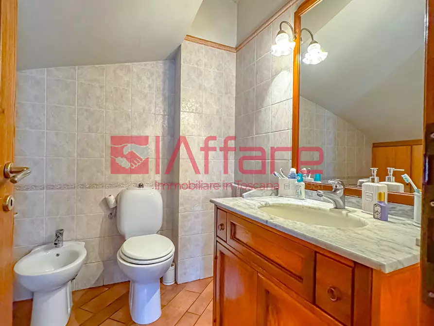 Immagine 34 di Villa in vendita  a Massa E Cozzile