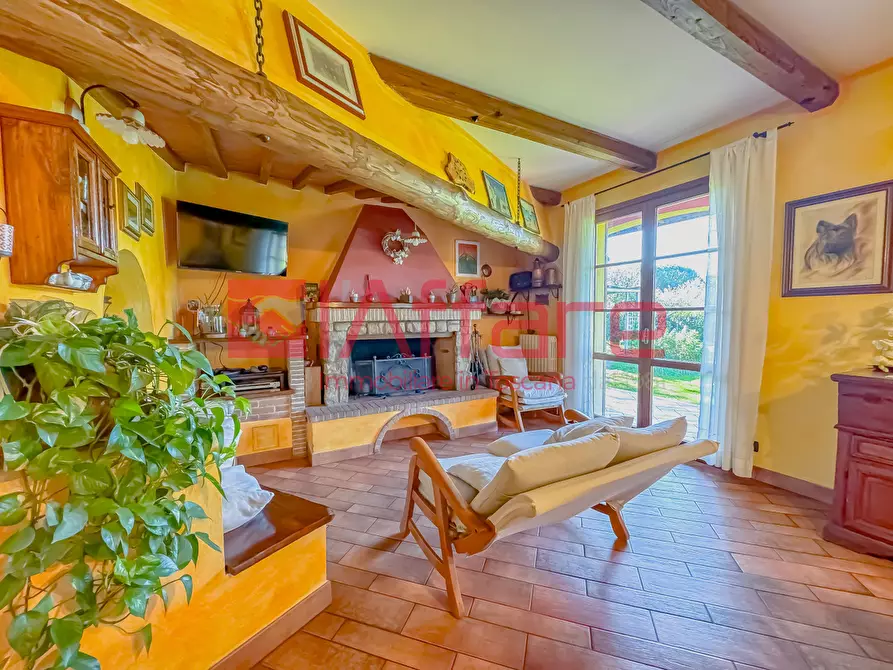 Immagine 25 di Villa in vendita  a Massa E Cozzile