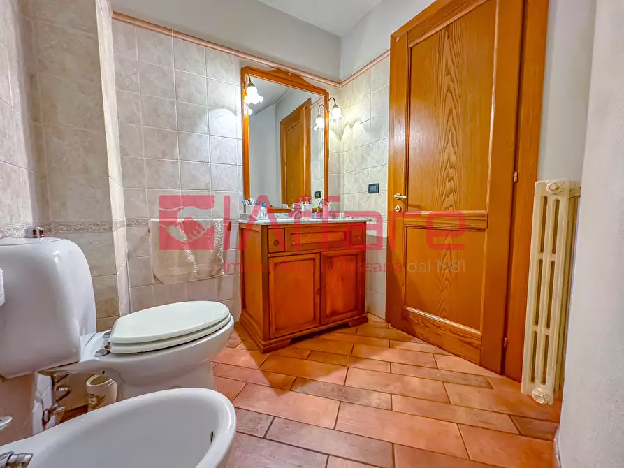 Immagine 33 di Villa in vendita  a Massa E Cozzile