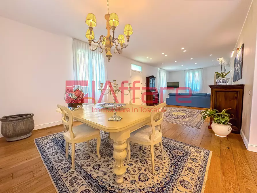 Immagine 11 di Villa in vendita  a Montecatini Terme