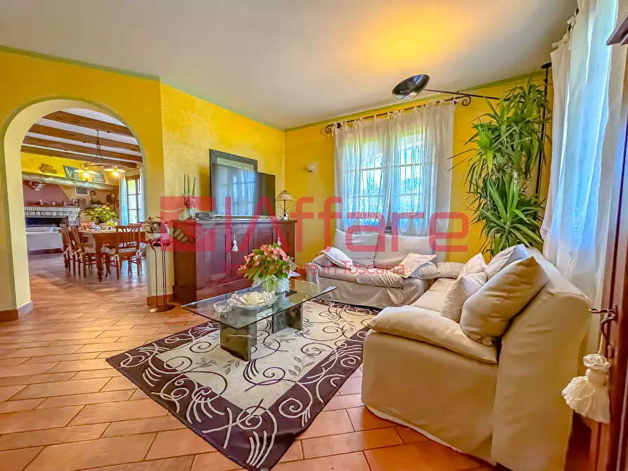 Immagine 19 di Villa in vendita  a Massa E Cozzile