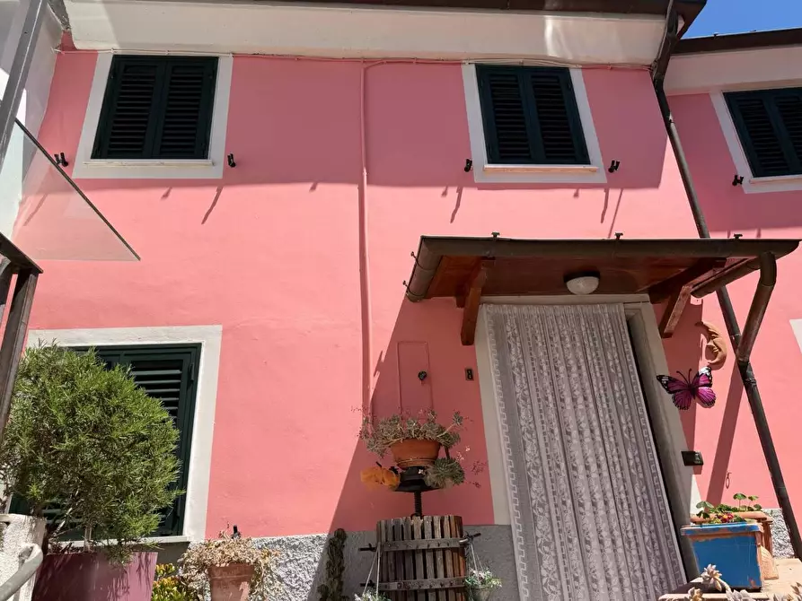 Immagine 23 di Terratetto in vendita  a Ortonovo