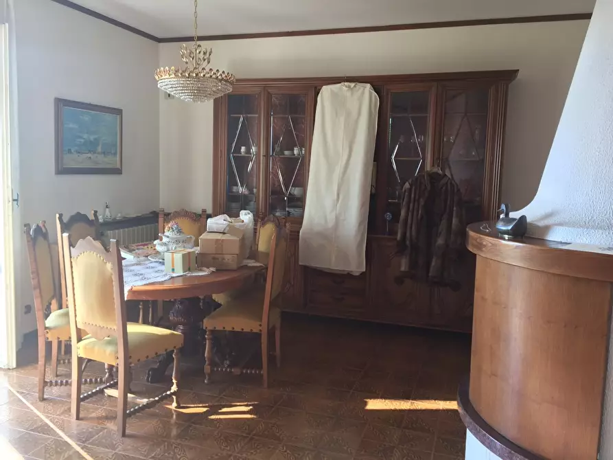 Immagine 8 di Villa in vendita  a Castelnuovo Magra