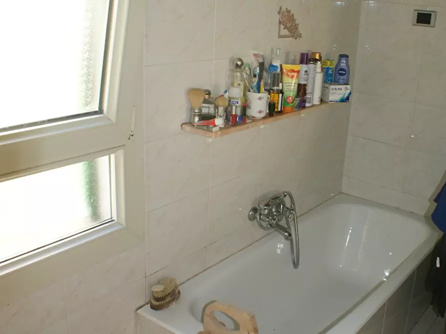 Immagine 36 di Casa indipendente in vendita  a Ortonovo