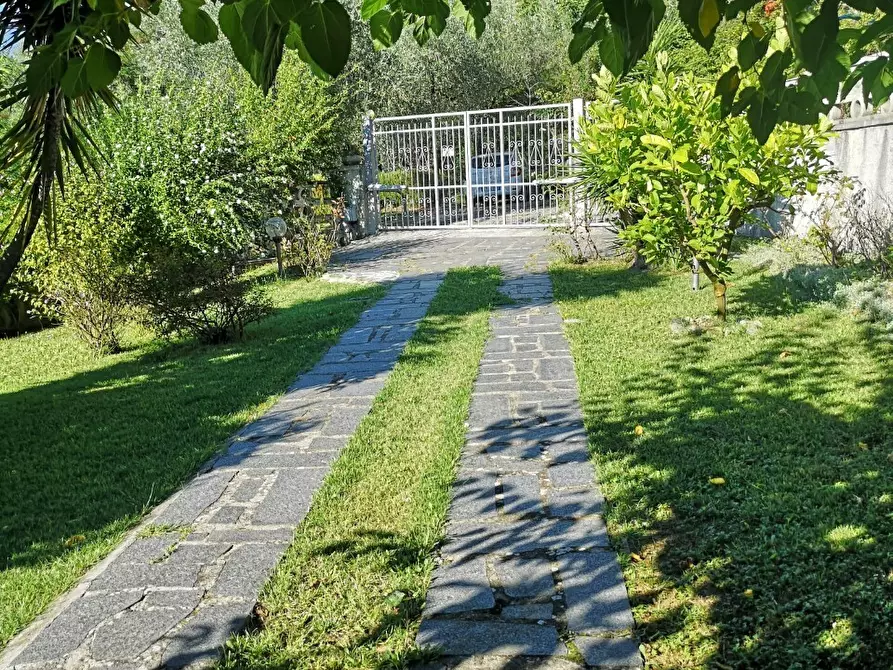 Immagine 15 di Casa semindipendente in vendita  a Ortonovo