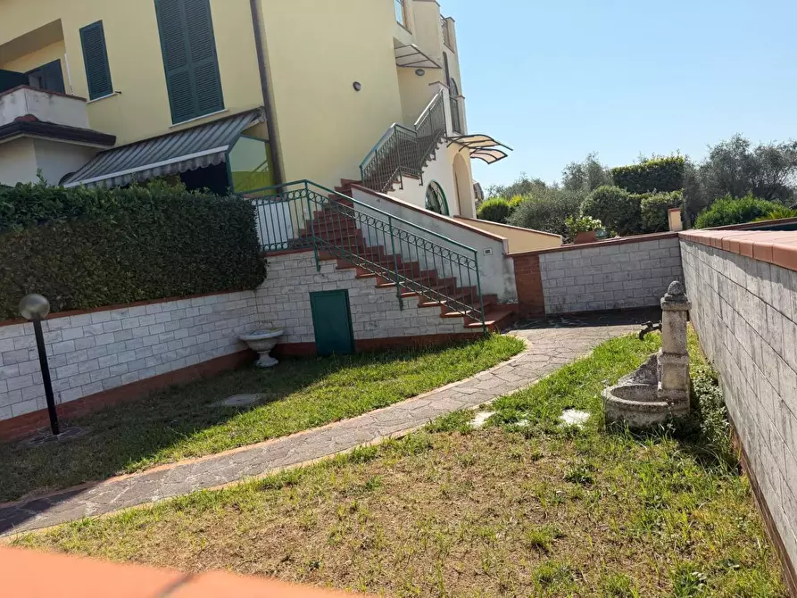Immagine 2 di Villa in vendita  a Ortonovo