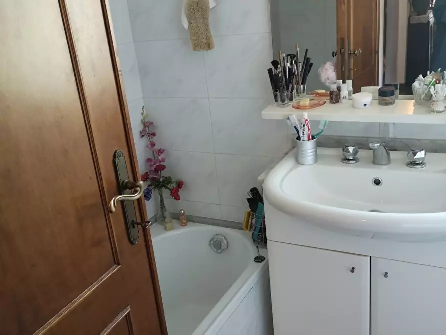 Immagine 21 di Casa semindipendente in vendita  a Ortonovo