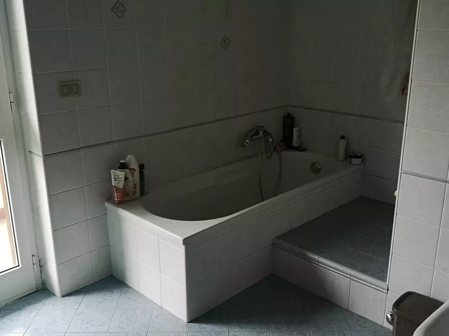 Immagine 23 di Villa in vendita  a Massa