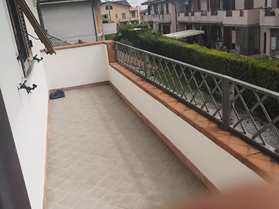 Immagine 17 di Villa in vendita  a Massa