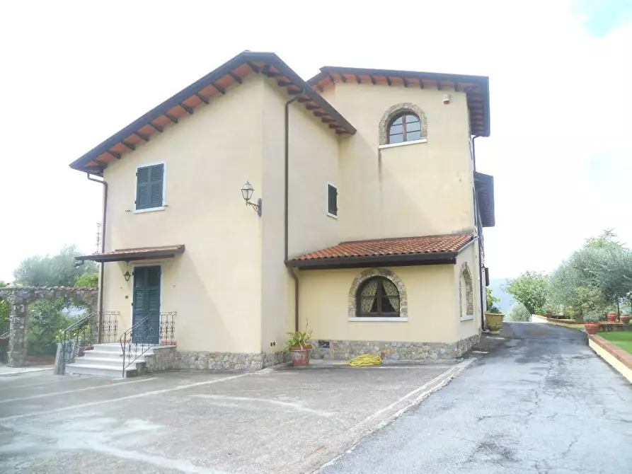 Immagine 46 di Villa in vendita  a Castelnuovo Magra