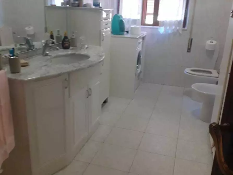 Immagine 35 di Casa semindipendente in vendita  a Carrara