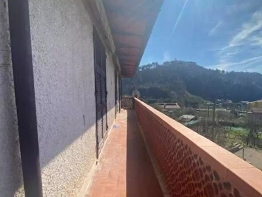 Immagine 7 di Villa in vendita  a Ortonovo