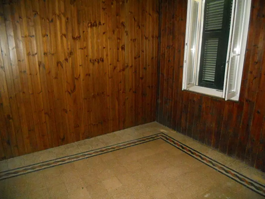 Immagine 25 di Casa colonica in vendita  a Castelnuovo Magra