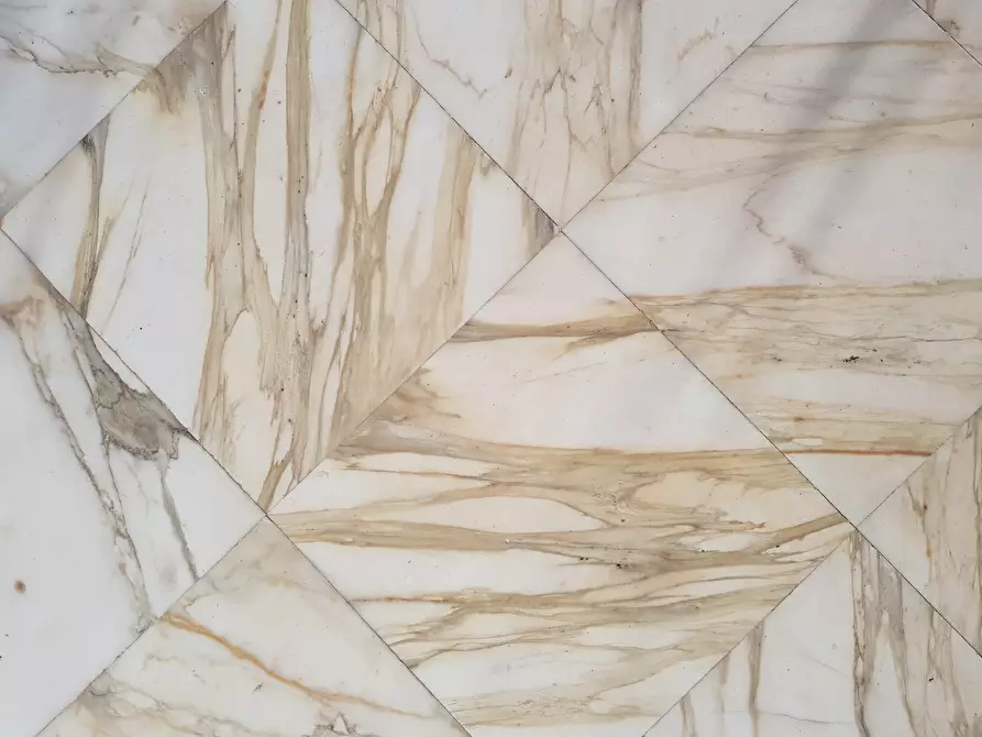 Immagine 52 di Villa in vendita  a Carrara