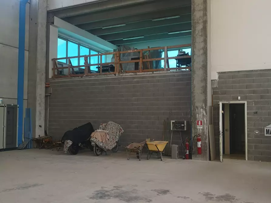 Immagine 21 di Capannone industriale in vendita  a Massa