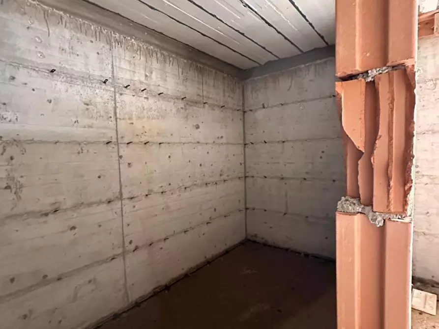 Immagine 14 di Villa in vendita  a Sarzana