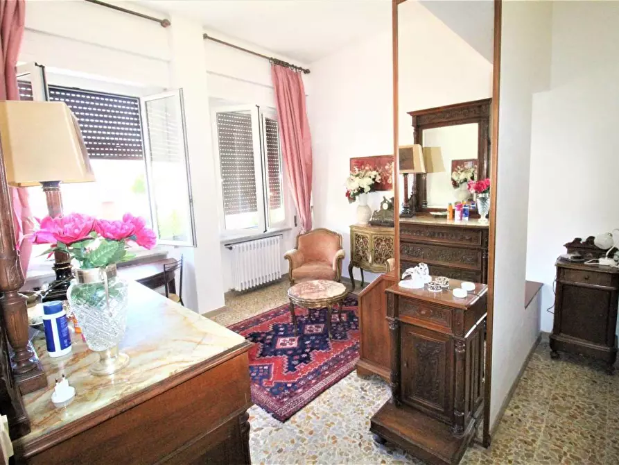 Immagine 3 di Villa in vendita  a Carrara