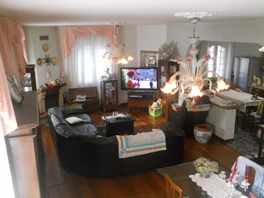 Immagine 21 di Villa in vendita  a Castelnuovo Magra